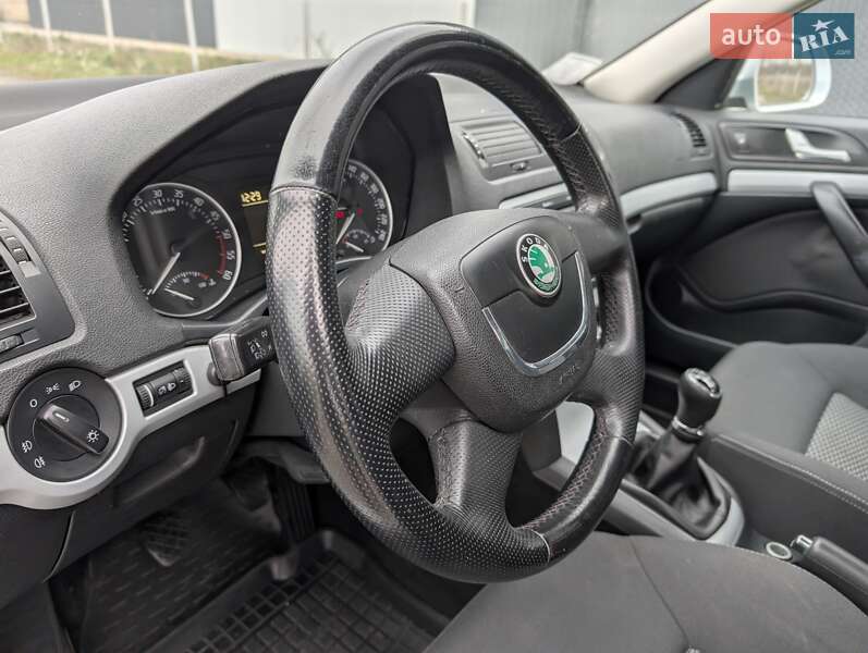 Ліфтбек Skoda Octavia 2010 в Луцьку