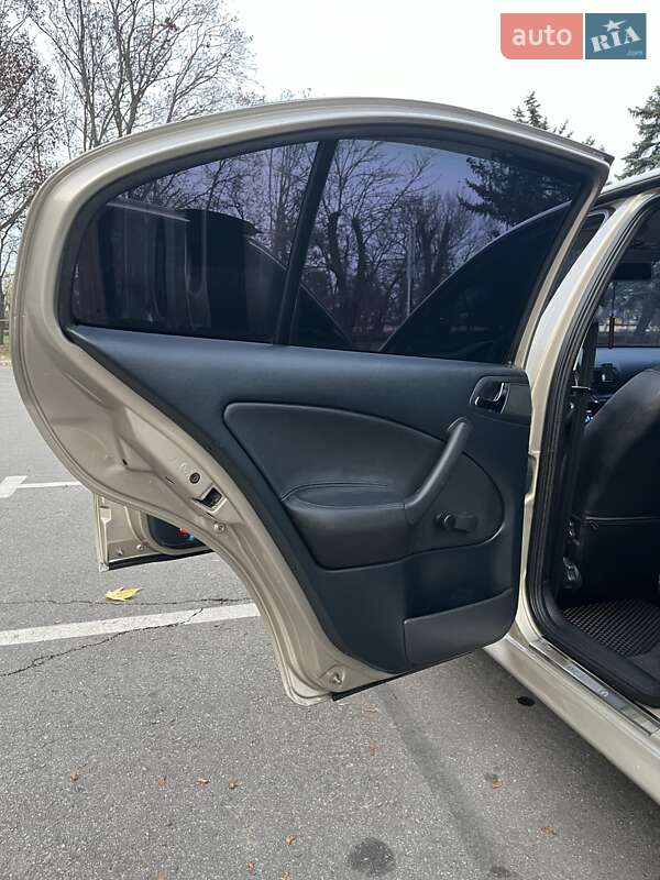 Лифтбек Skoda Octavia 2005 в Николаеве