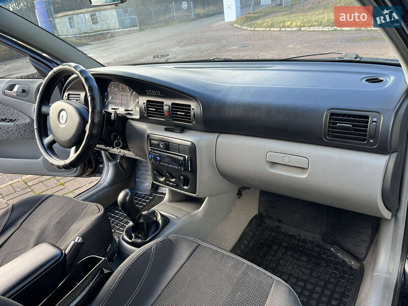 Ліфтбек Skoda Octavia 2004 в Чернігові