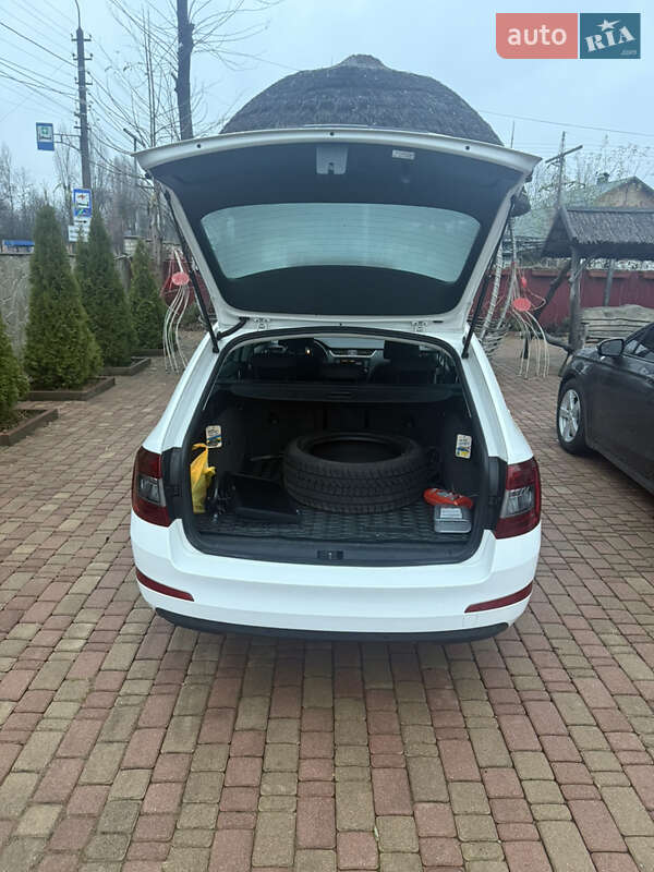 Универсал Skoda Octavia 2015 в Коростене