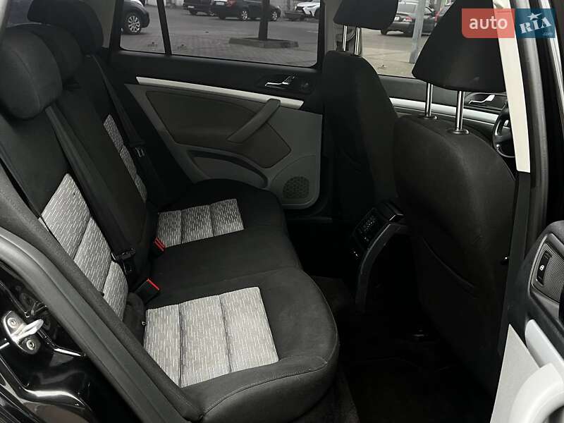 Універсал Skoda Octavia 2010 в Дніпрі