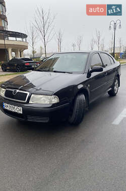 Лифтбек Skoda Octavia 2005 в Вишневом