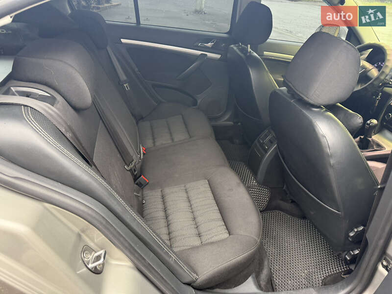 Лифтбек Skoda Octavia 2012 в Николаеве