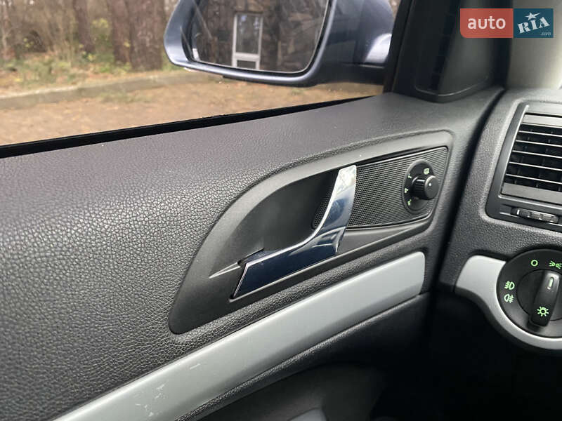 Лифтбек Skoda Octavia 2006 в Новояворовске