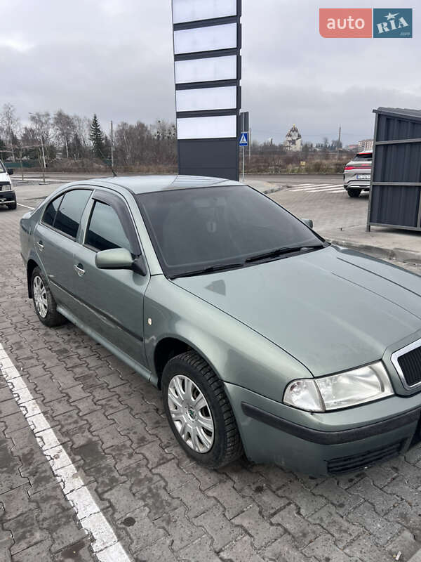 Лифтбек Skoda Octavia 2002 в Золочеве