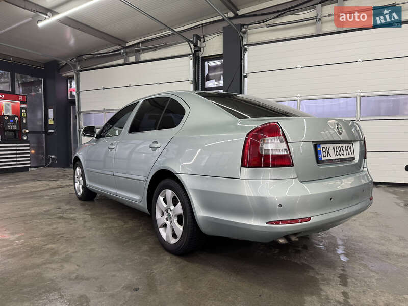 Лифтбек Skoda Octavia 2009 в Ровно