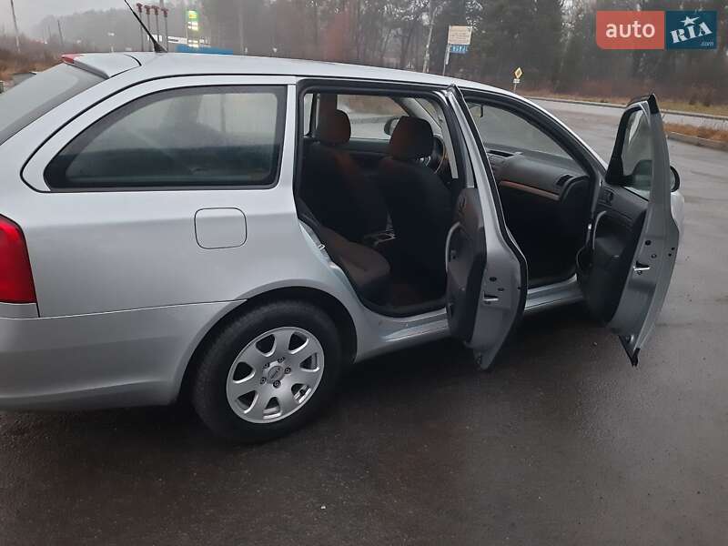 Универсал Skoda Octavia 2009 в Шепетовке