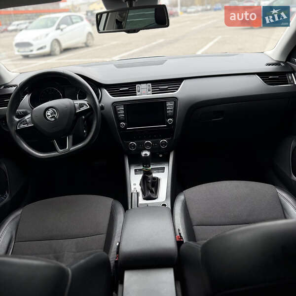 Універсал Skoda Octavia 2016 в Чернівцях