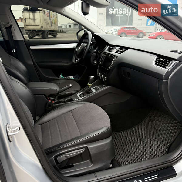 Універсал Skoda Octavia 2016 в Чернівцях