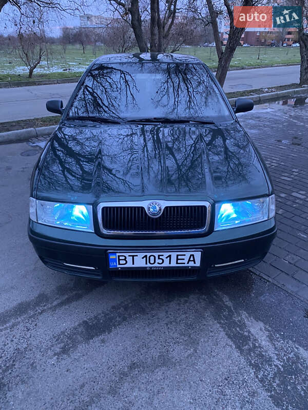 Лифтбек Skoda Octavia 2002 в Херсоне