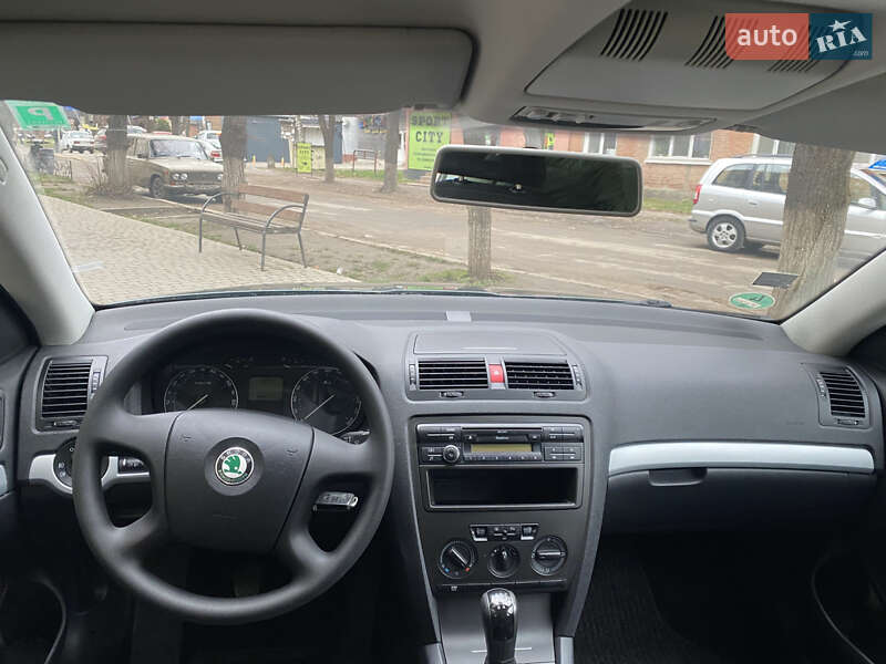 Лифтбек Skoda Octavia 2008 в Ямполе