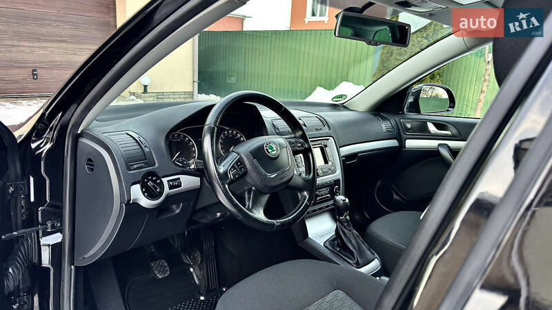 Универсал Skoda Octavia 2013 в Хороле