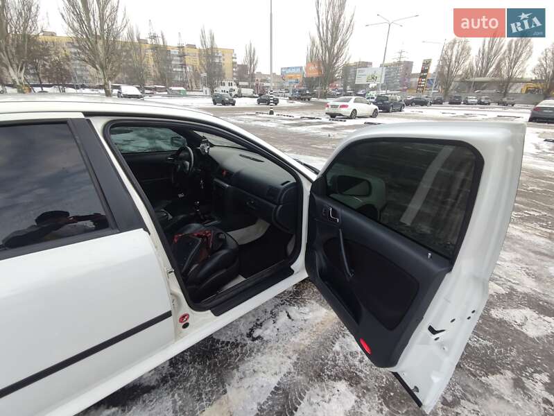 Лифтбек Skoda Octavia 2002 в Днепре