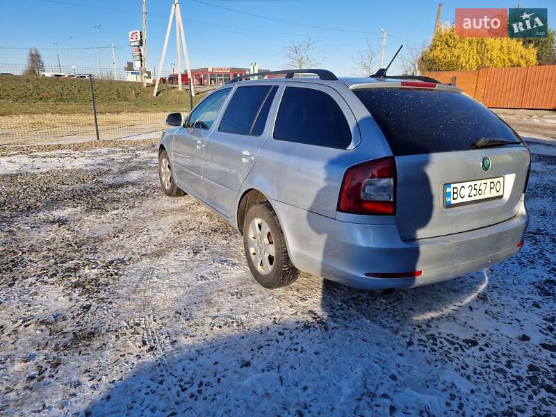 Универсал Skoda Octavia 2012 в Мостиске
