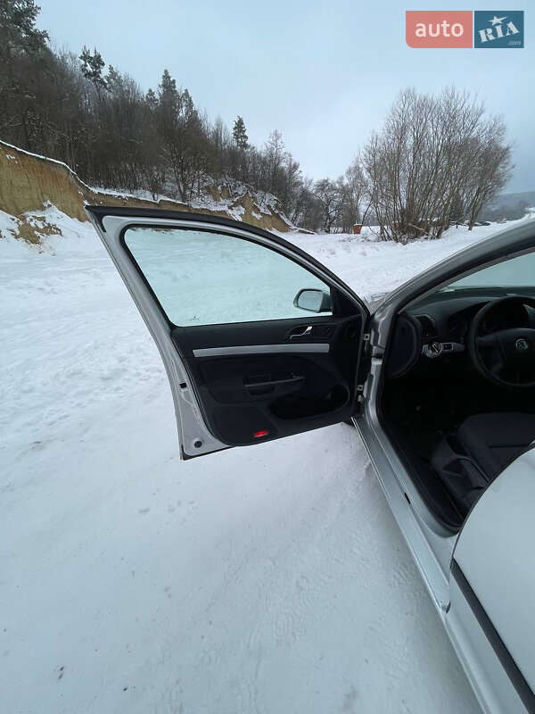 Лифтбек Skoda Octavia 2005 в Теребовле