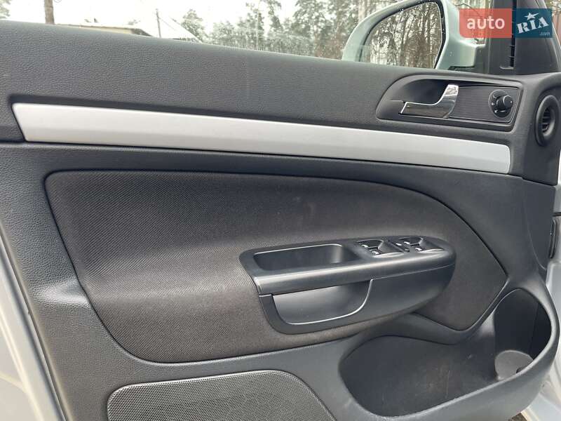 Универсал Skoda Octavia 2010 в Ирпене