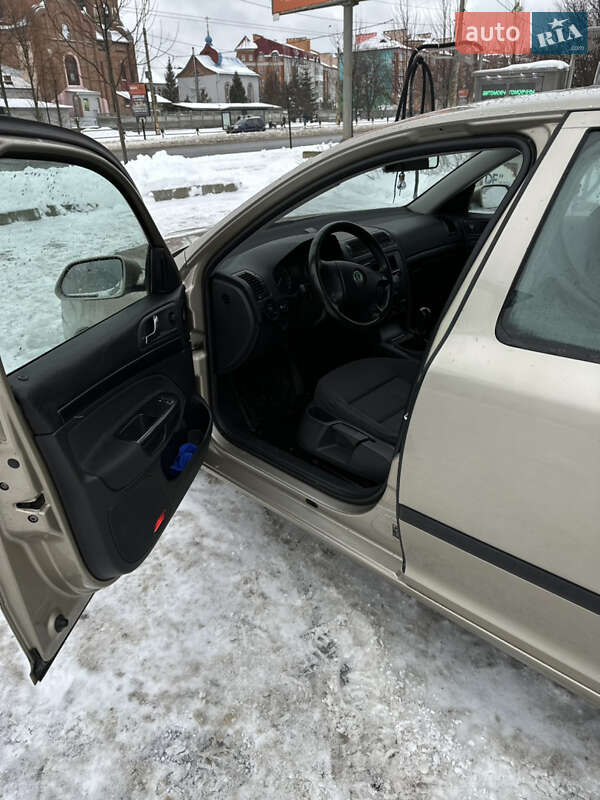 Лифтбек Skoda Octavia 2005 в Чернигове