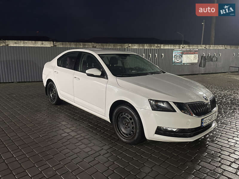 Лифтбек Skoda Octavia 2017 в Ужгороде