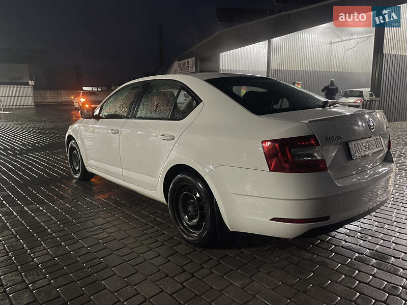 Лифтбек Skoda Octavia 2017 в Ужгороде