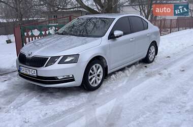 Лифтбек Skoda Octavia 2017 в Умани