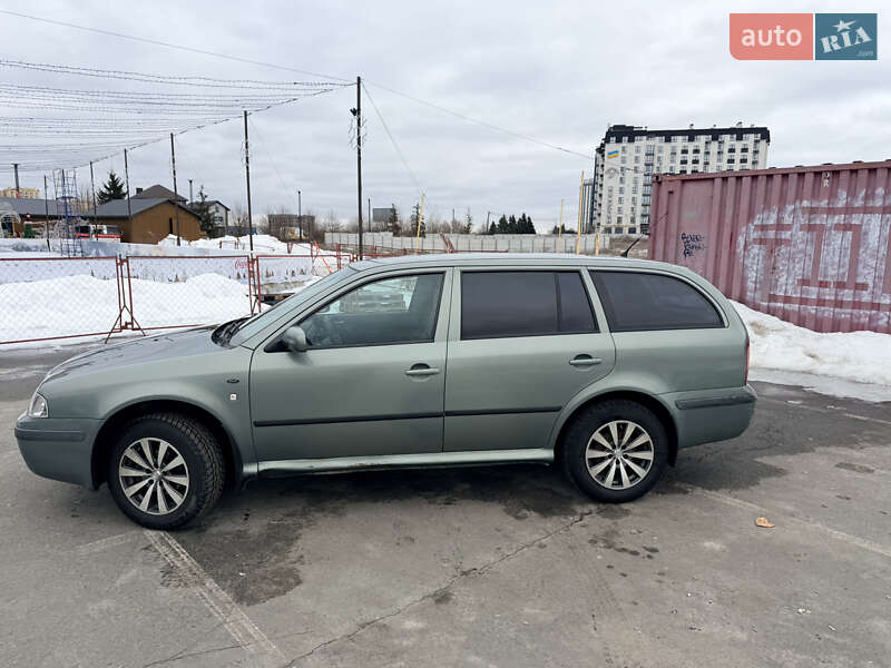 Универсал Skoda Octavia 2002 в Софиевской Борщаговке