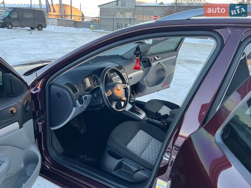 Универсал Skoda Octavia 2009 в Нововолынске