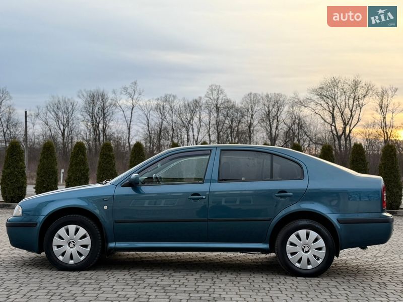 Лифтбек Skoda Octavia 2003 в Черновцах