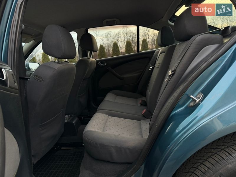 Лифтбек Skoda Octavia 2003 в Черновцах