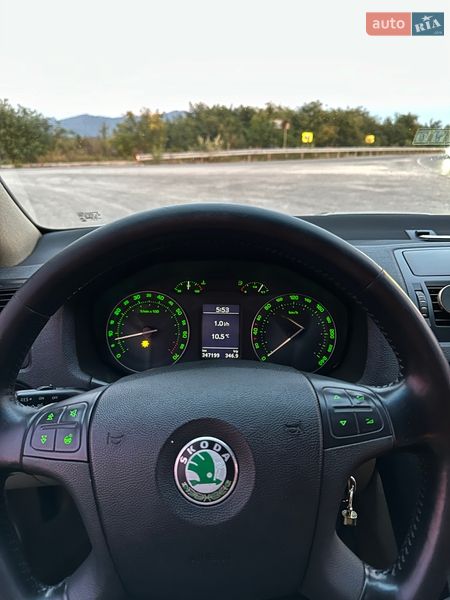 Лифтбек Skoda Octavia 2005 в Виноградове