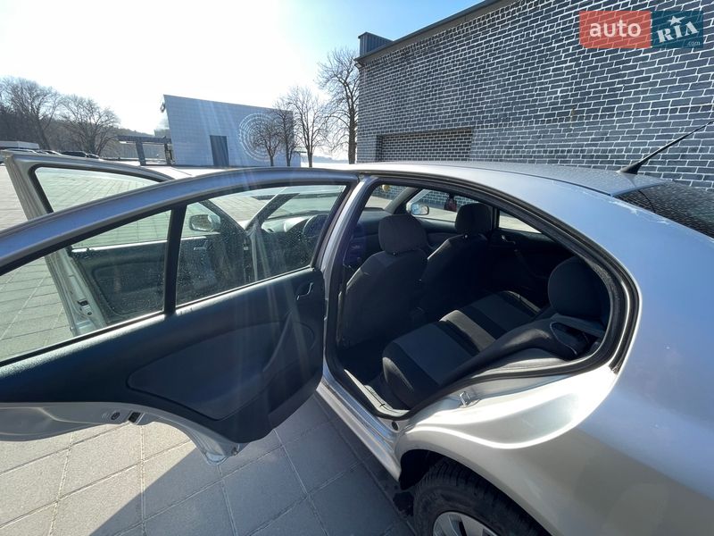 Седан Skoda Octavia 2001 в Светловодске