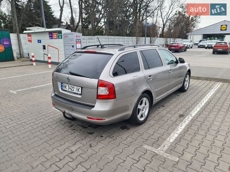 Универсал Skoda Octavia 2012 в Остроге