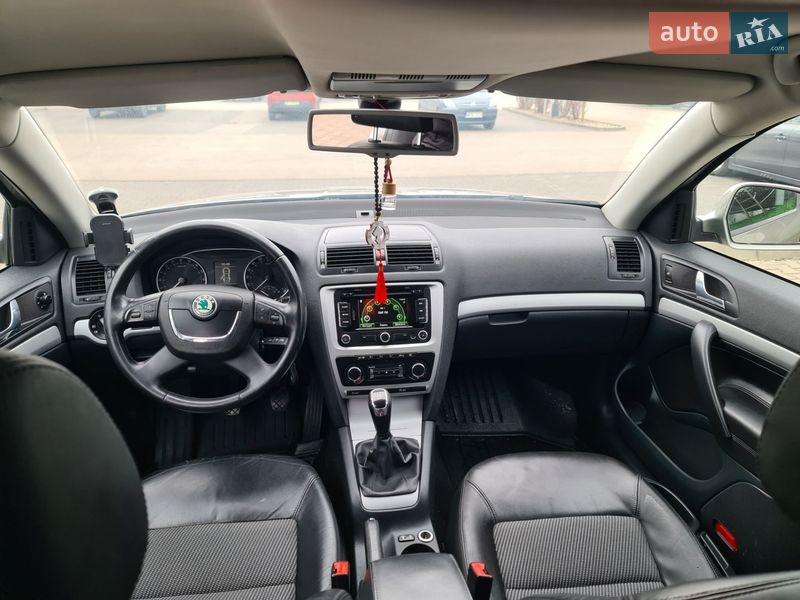 Универсал Skoda Octavia 2012 в Остроге