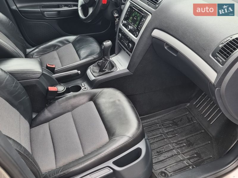 Универсал Skoda Octavia 2012 в Остроге