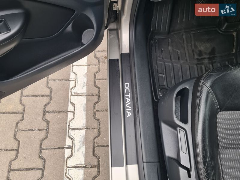 Универсал Skoda Octavia 2012 в Остроге