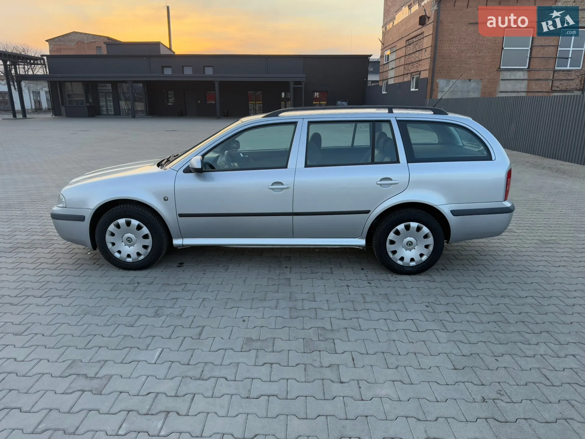 2010 Skoda Octavia - мініатюра 3