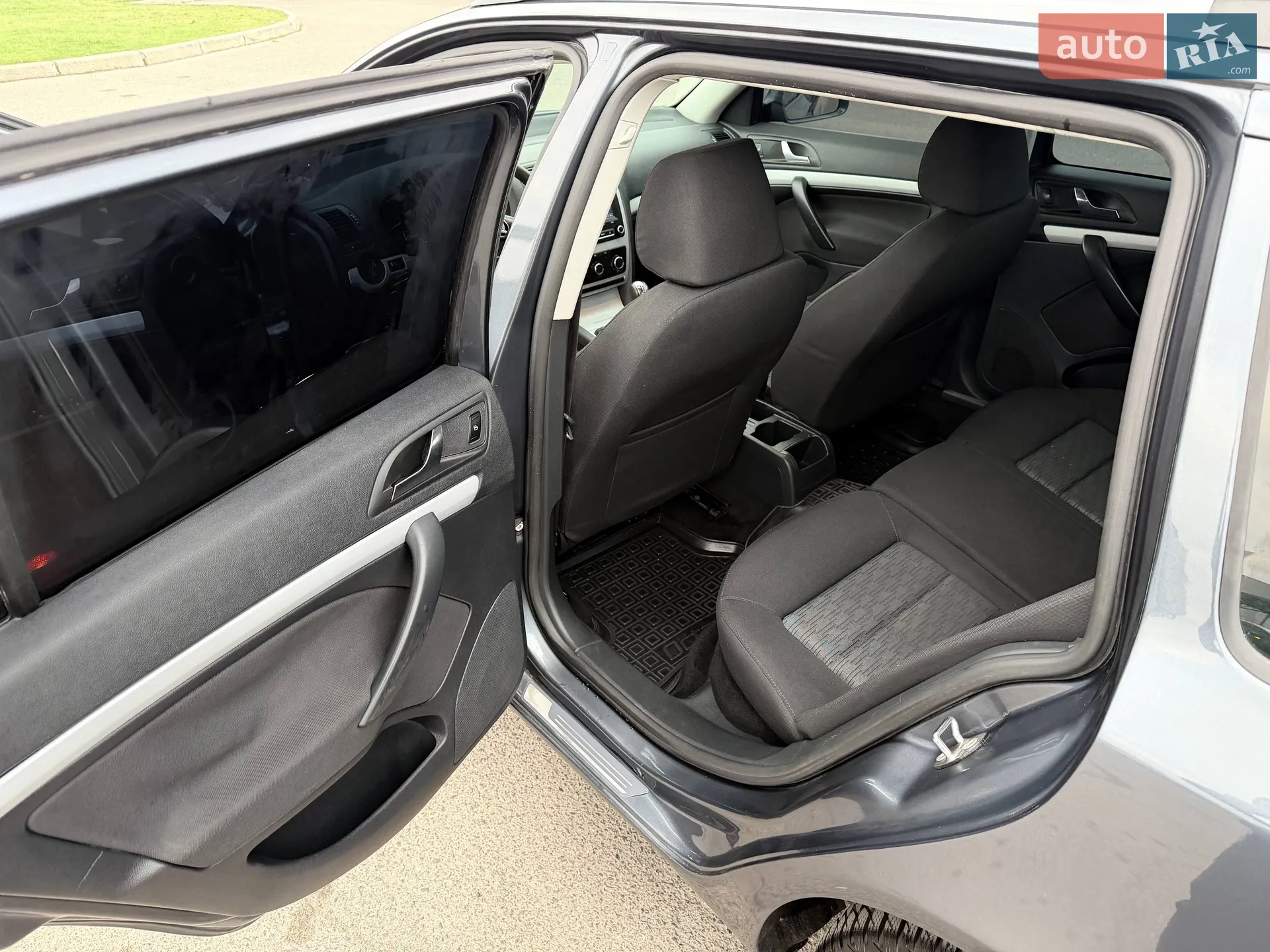 2010 Skoda Octavia - мініатюра 28