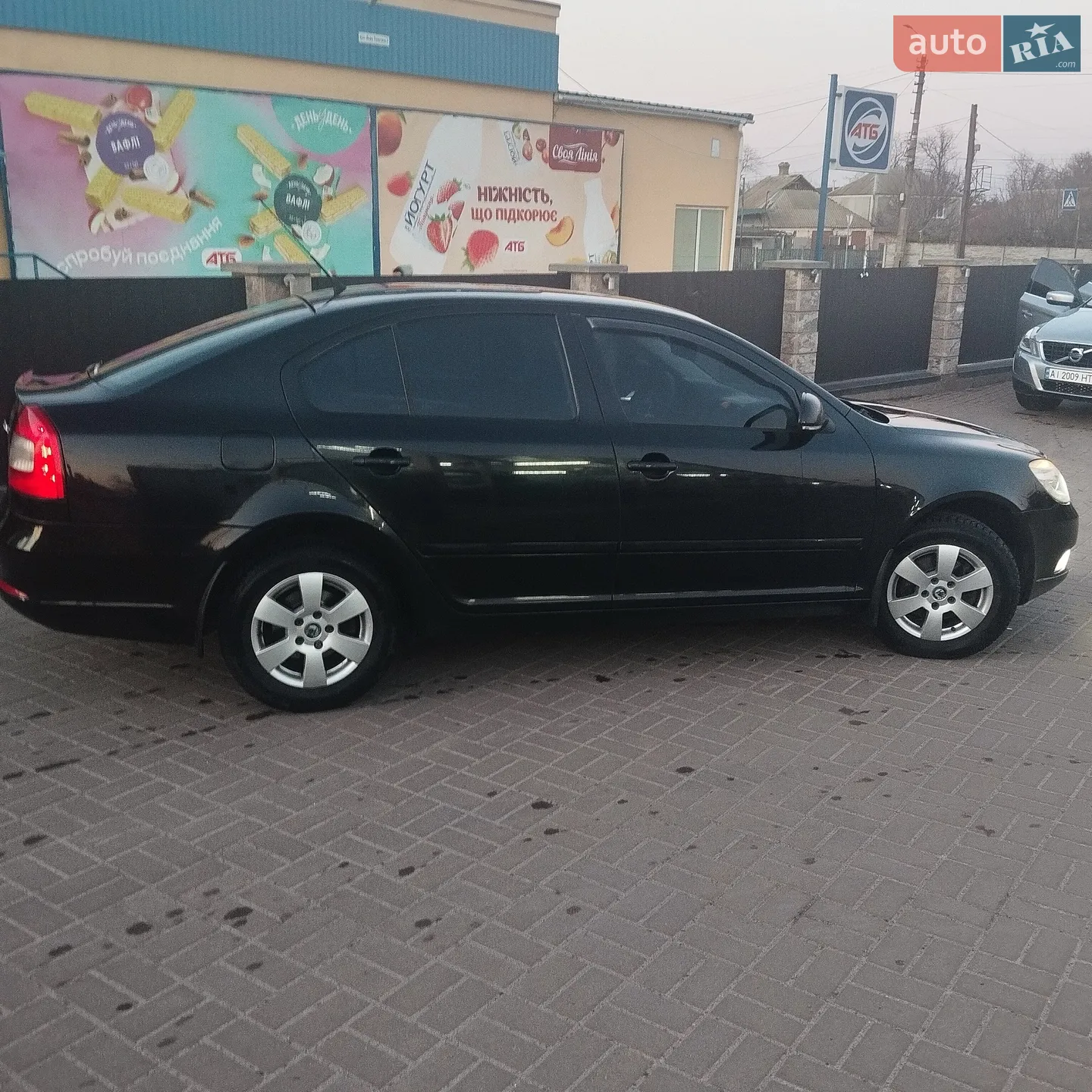 2010 Skoda Octavia - мініатюра 2
