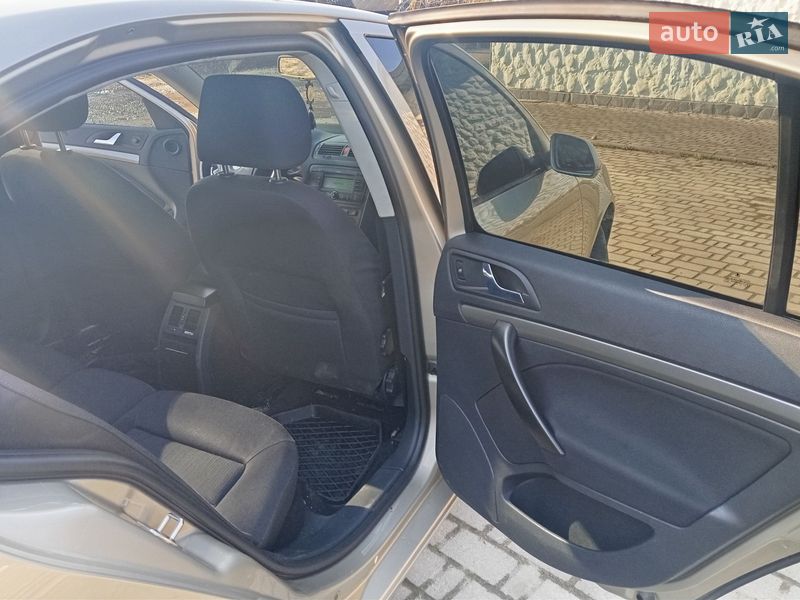 Лифтбек Skoda Octavia 2004 в Косове