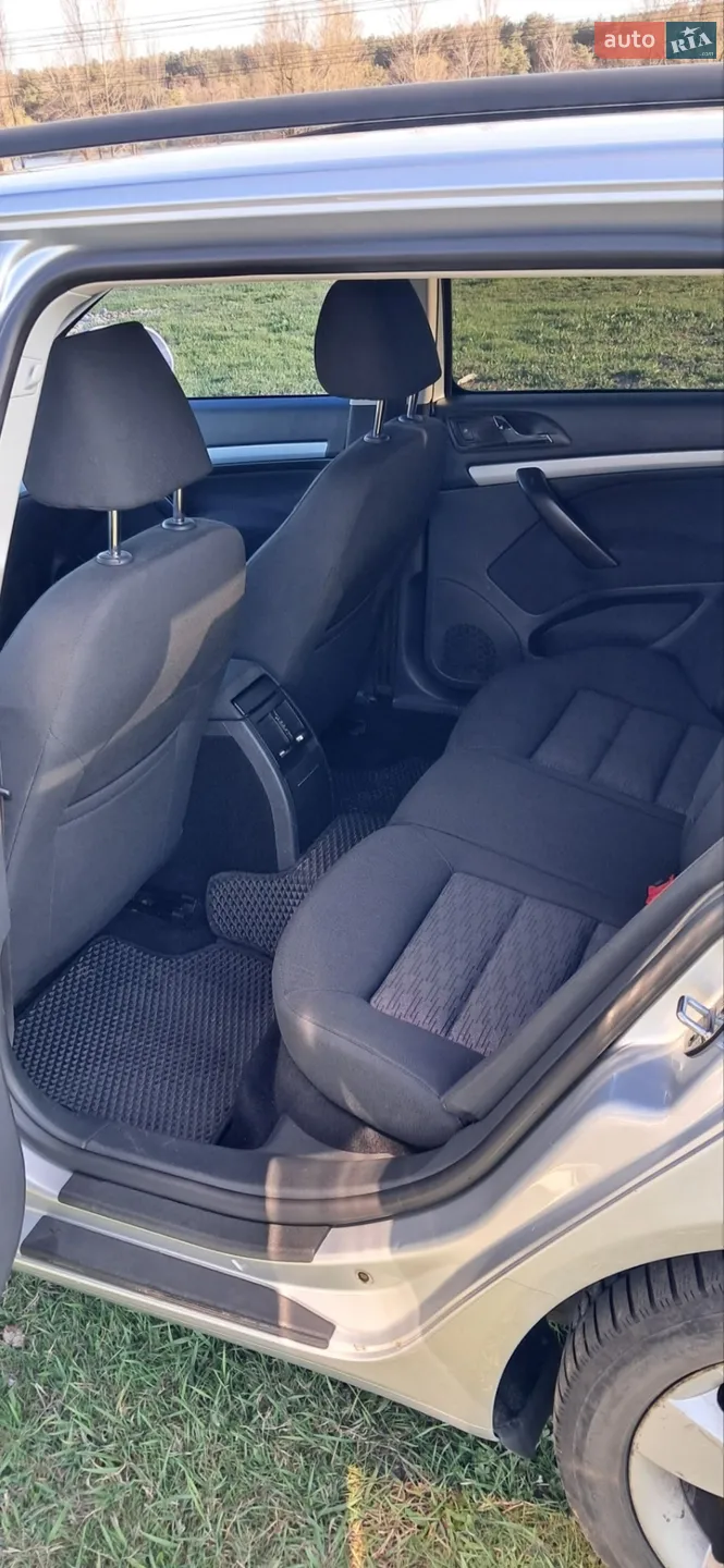 2010 Skoda Octavia - мініатюра 7