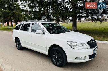 Универсал Skoda Octavia 2012 в Ромнах