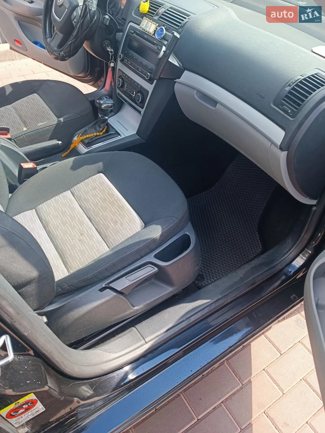 2010 Skoda Octavia - мініатюра 11