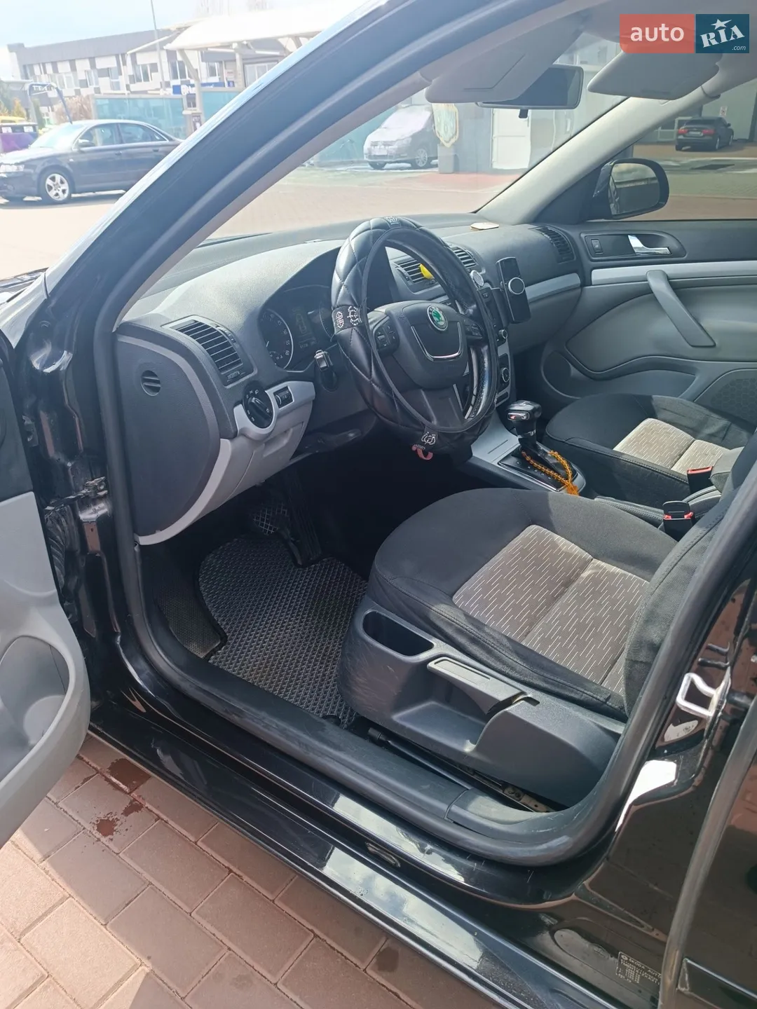 2010 Skoda Octavia - мініатюра 13