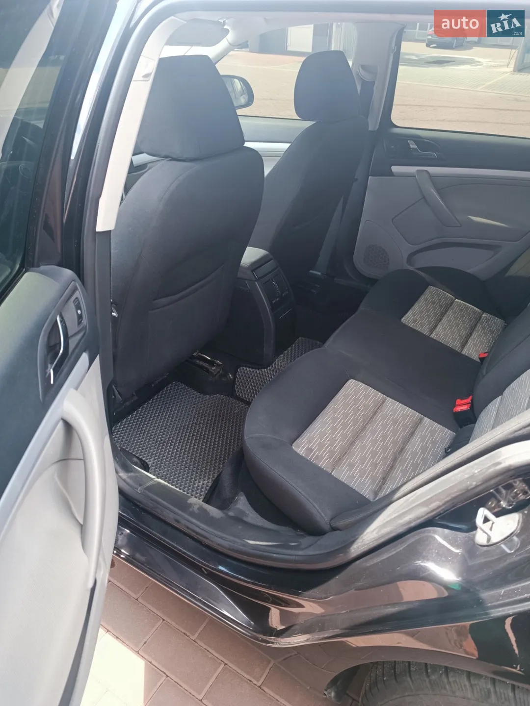 2010 Skoda Octavia - мініатюра 12