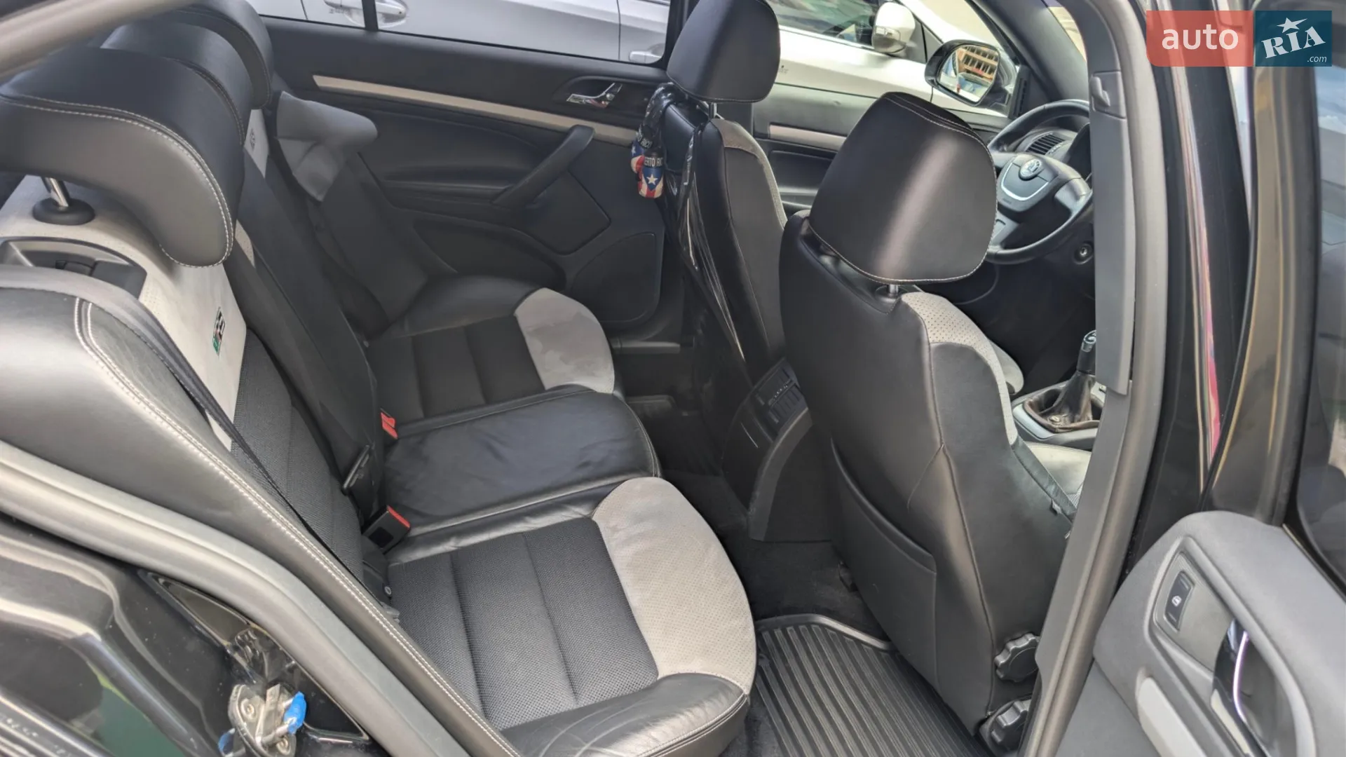 2010 Skoda Octavia - мініатюра 6
