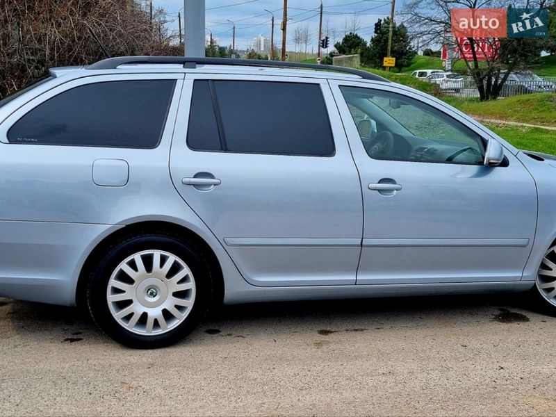 Універсал Skoda Octavia 2009 в Дніпрі
