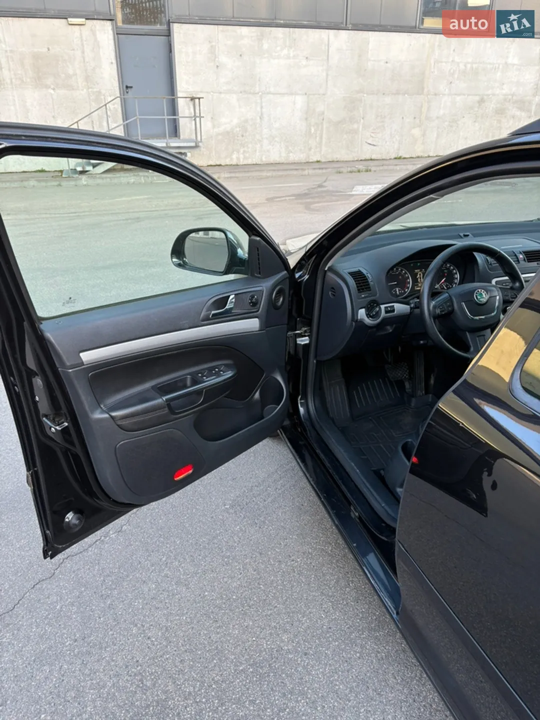 2010 Skoda Octavia - мініатюра 8