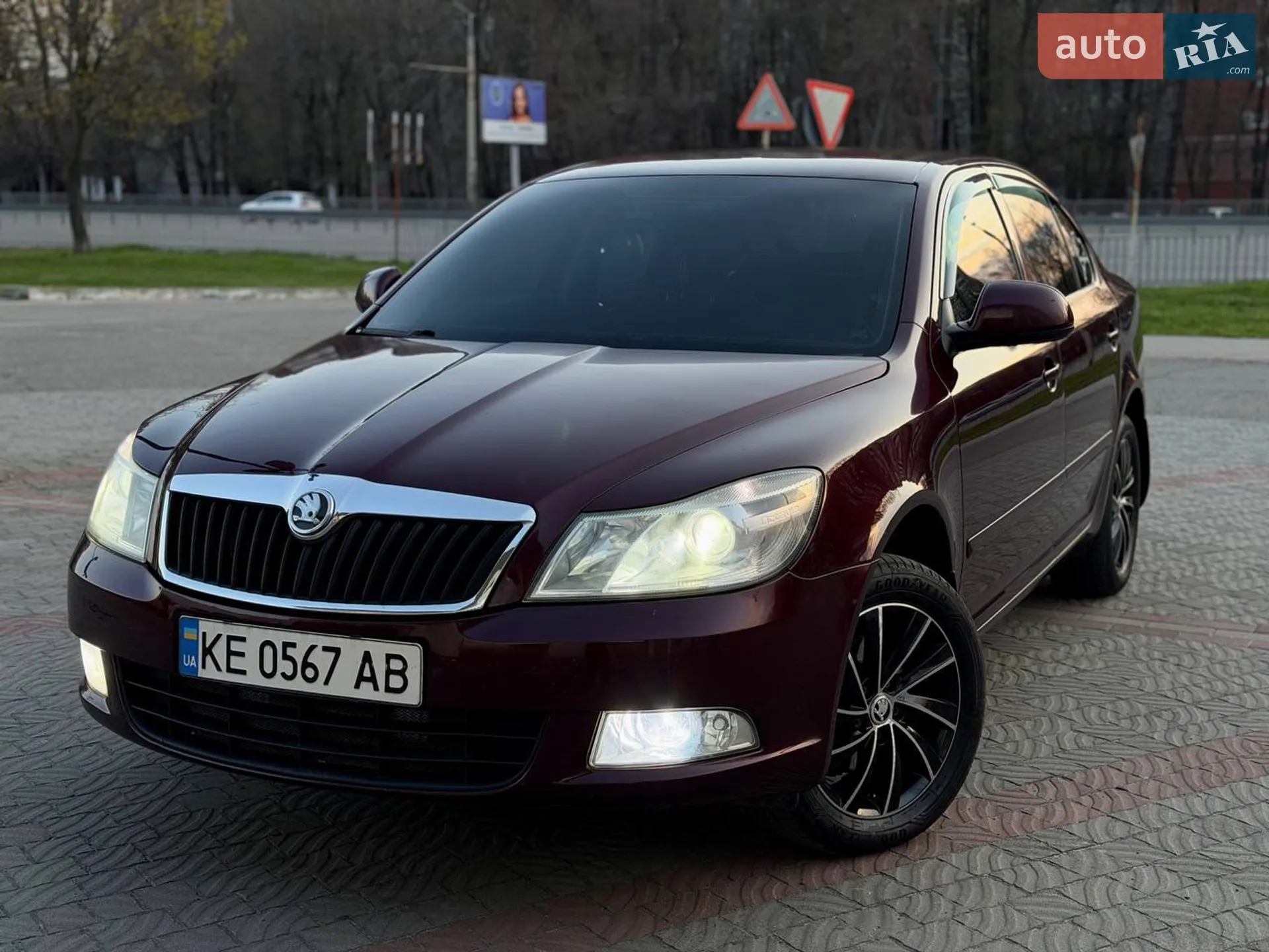 2010 Skoda Octavia - мініатюра 2