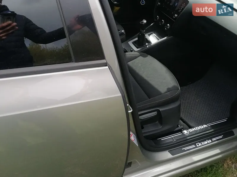 Skoda Octavia 2017 VIN TMBJG9NE2J0036136 фото оголошення 8 з 56