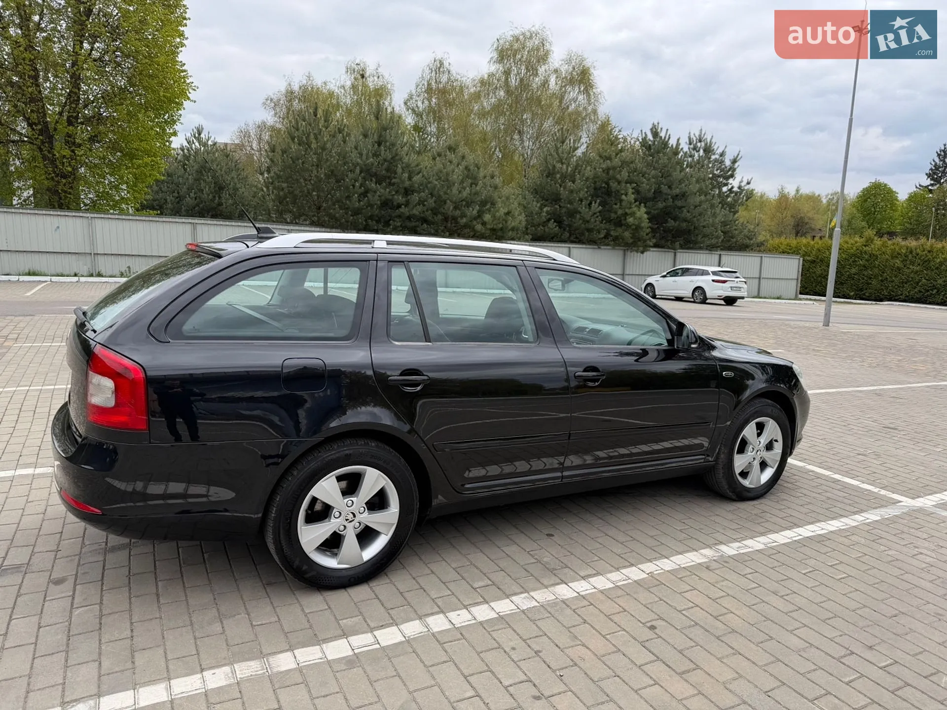 2010 Skoda Octavia - мініатюра 13