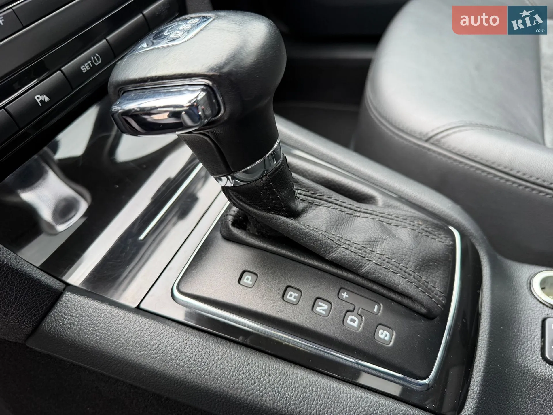 2010 Skoda Octavia - мініатюра 120